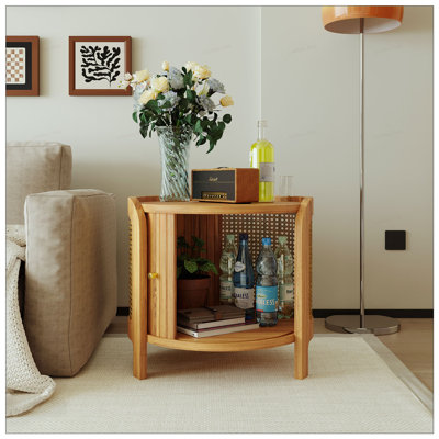 Table basse ronde rotative moderne avec rotin, rangement caché pour des espaces de vie élégants et fonctionnels