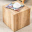 Table basse rectangulaire, plateau spacieux, style carré contemporain, teinte bois, option décorative
