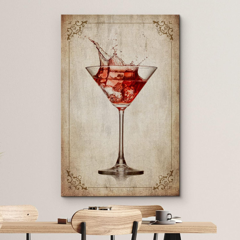 Verre à martini rétro sur fond rouge, impression sur toile, H 48 po x l 32 po x P 1,5 po