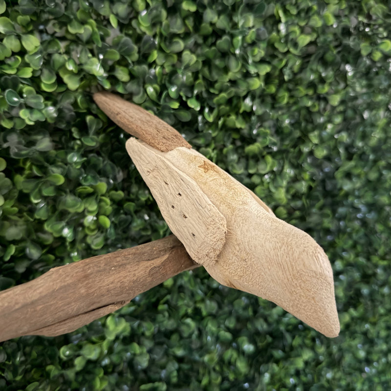 Mobile suspendu en bois flotté et quatre oiseaux, couleur crème, beige et marron, hauteur 61 cm