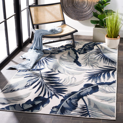 Tapis intérieur / extérieur floral ivoire / bleu marine / gris Sandisfield