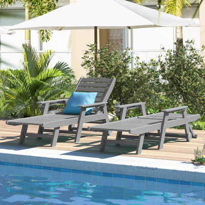 Chaise longue d'extérieur inclinable en PEHD 