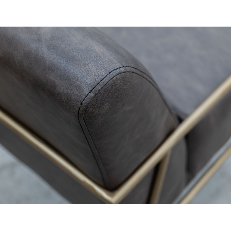 Fauteuil d'appoint Zili, similicuir, mousse moelleuse, finition en métal doré élégant, Polyester onyx / polyuréthane