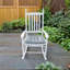 Chaise berçante en bois blanc-130143879
