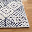 Tapis géométrique ivoire / bleu en laine / coton touffeté à la main Anaistacia-2141477542
