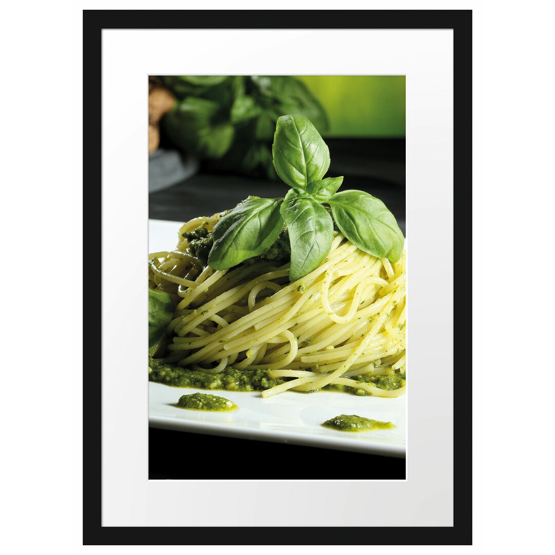 Gerahmtes Poster Spaghetti mit grünem Pesto