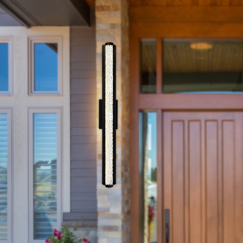 Applique murale d'extérieur à DEL de 24 po de long à fixation intégrée pour porche, patio et entrée Fiji - applique extérieure durable et résistante aux intempéries