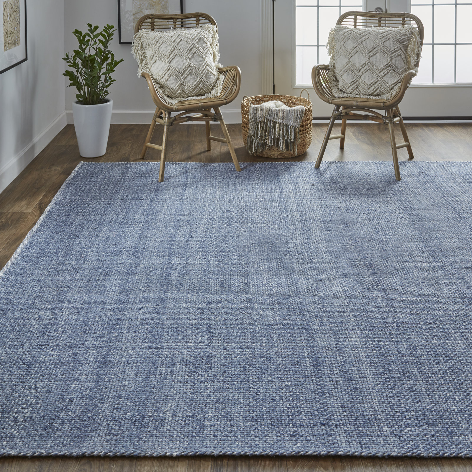 Fleurette Handmade Blue Rug, Rectangle 5' x 8'