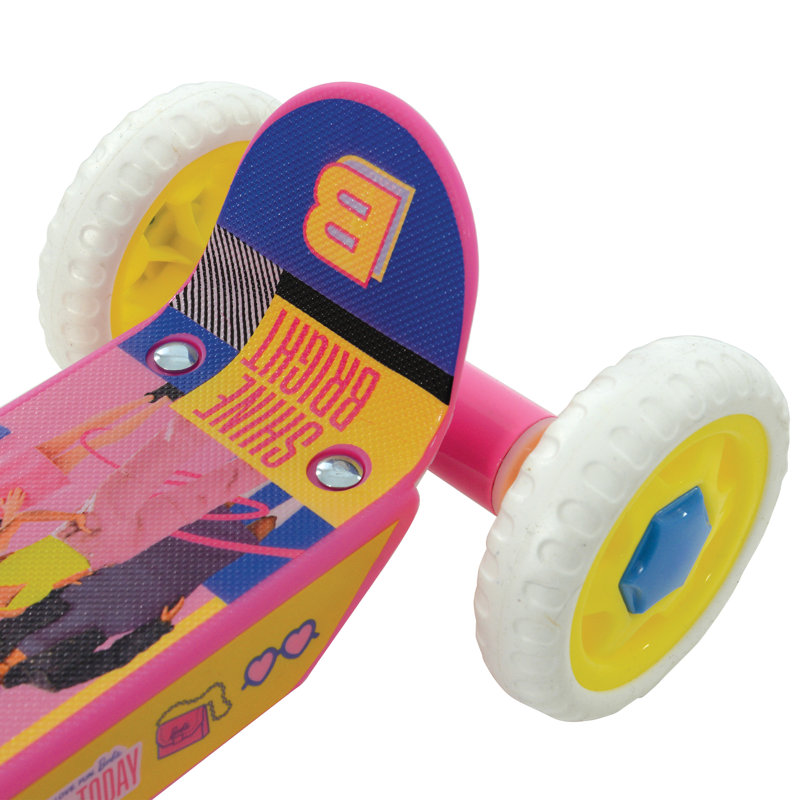 Barbie Deluxe Tri scooter