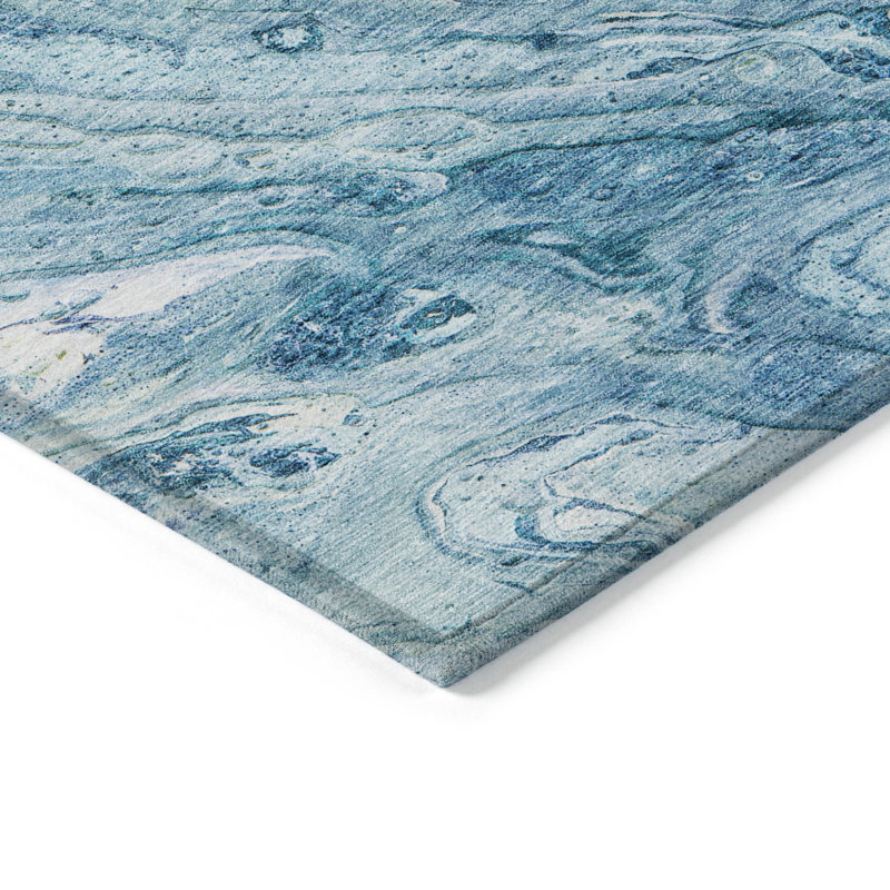 Tapis intérieur lavable abstrait bleu ciel et bleu marine HomeRoots 5 pi x 8 pi