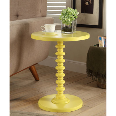 Table à piédestal ronde jaune pour décor, base tournée, Kd, sans tablier, 17 pouces de profondeur, 22 pouces de hauteur, charge de 40 livres en jaune Buttercup, sans espace de rangement, bois massif et capacité élevée