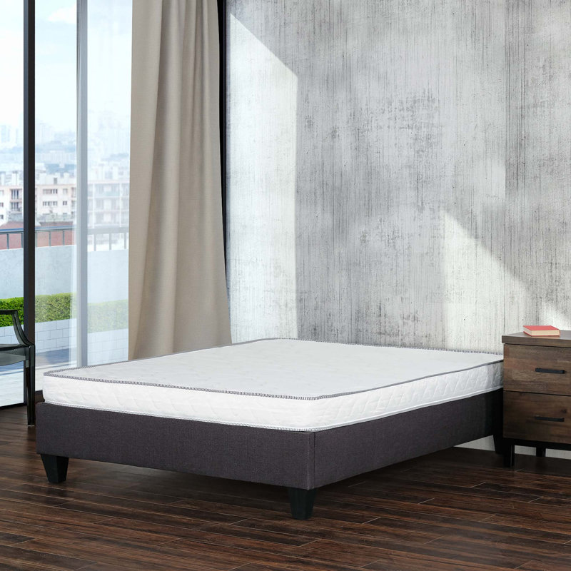 Matelas ferme en mousse haute densité dans une boîte