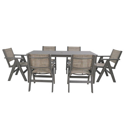 Une table de salle à manger en imitation bois texturée en bois, simple mais avec une sensation de haute qualité. Il a un petit plateau de table et est pour les pique-niques en plein air. Gris anthracite, 68,9 pouces