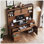 Bureau de direction avec huche et station de charge, bureau d'ordinateur avec 2 portes de grange coulissantes, 5 tiroirs et armoire de rangement avec tablette réglable à 3 positions