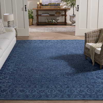 Tapis bleu marine en laine / coton touffeté à la main Pimentel