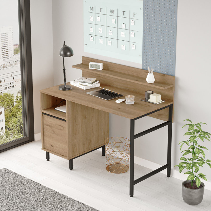 Bureau d'étudiant, Brun