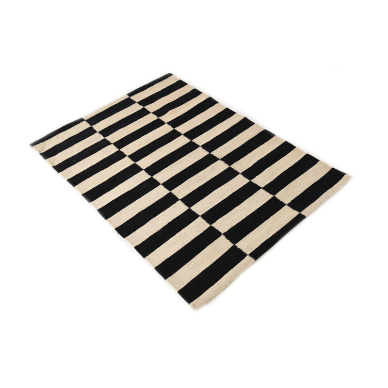 Tapis noir et blanc 2 x 4 Pinkerton