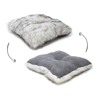 Nelsonville Faux Fur Nest Pet Bed
