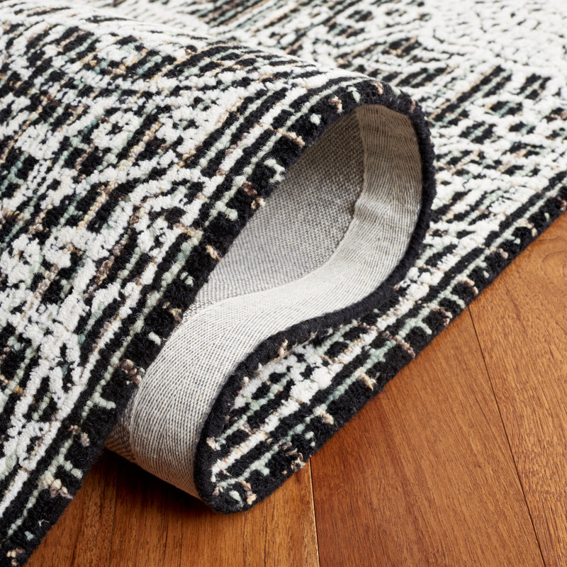 Chrishaunda Hand Tufted Wool Cotton Pet Floral Rug in Black/Ivory, Rectangle 4' x 6'