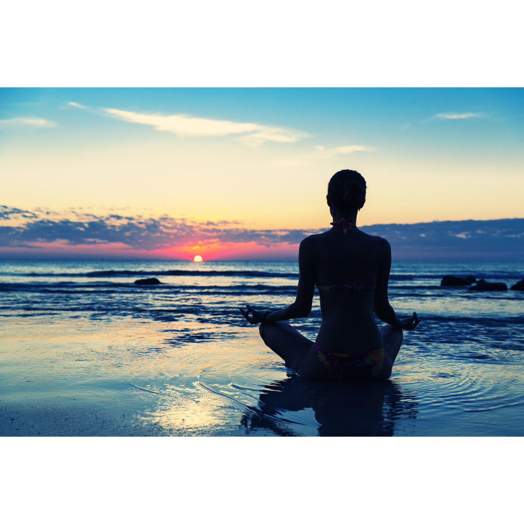 Leinwandbild Meditation am Strand