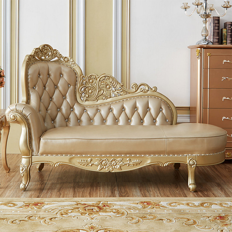 Chaise en bois massif de qualité sculptée, Orienté à gauche (vu de face)