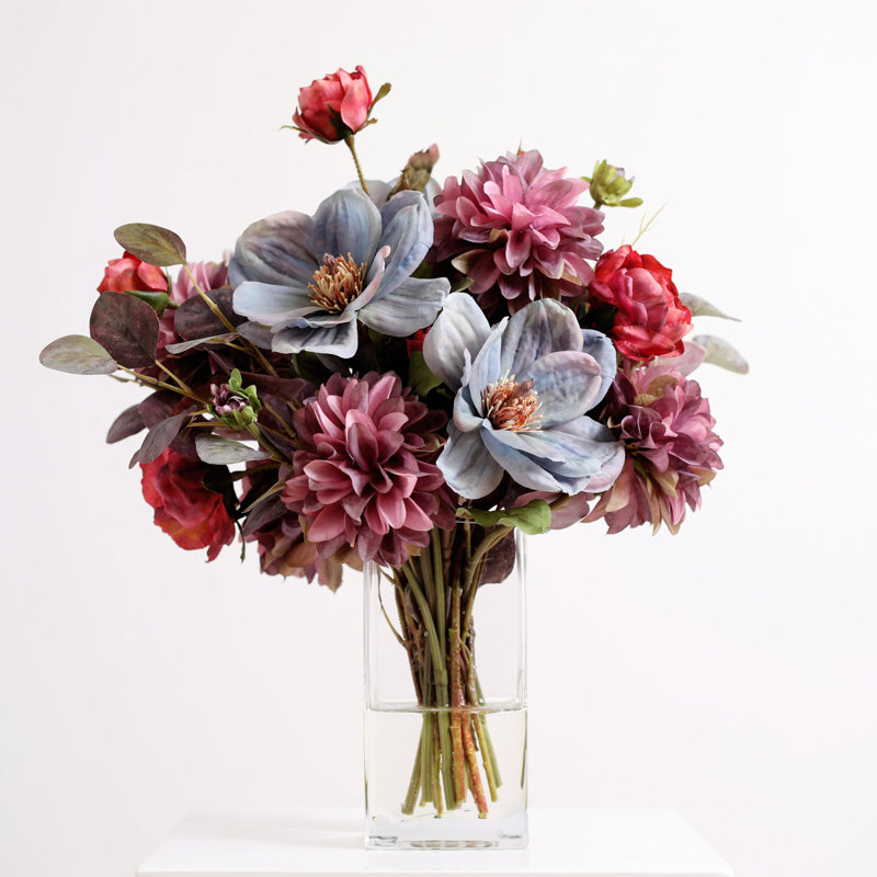 Arrangement floral mixte en vase