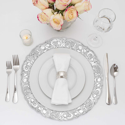 Assiette de présentation rétro en métal de 14 po Rosdorf Park (6 pièces) avec bordure gravée au design baroque