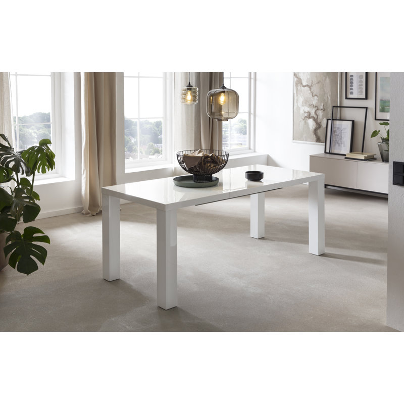 Danariah Extendable Dining Table