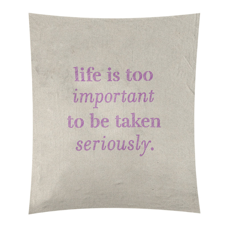 Tapisserie de levity et citation en polyester, H 27,5 po x l 37,5 po, Blanc / violet