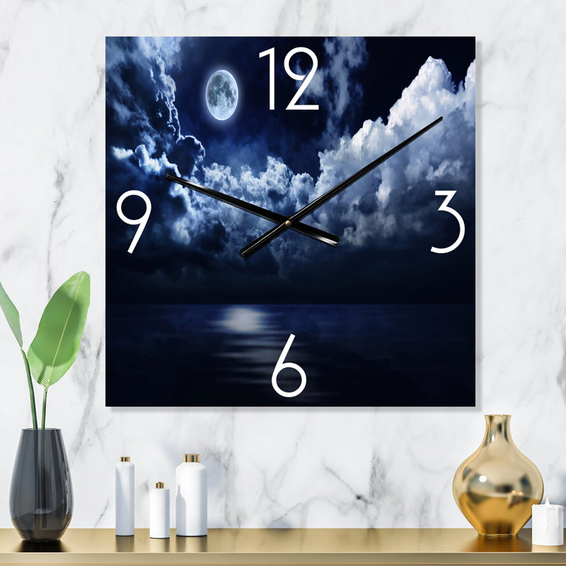 Pleine lune dans le ciel nocturne nuageux - Horloge murale moderne, Moyen