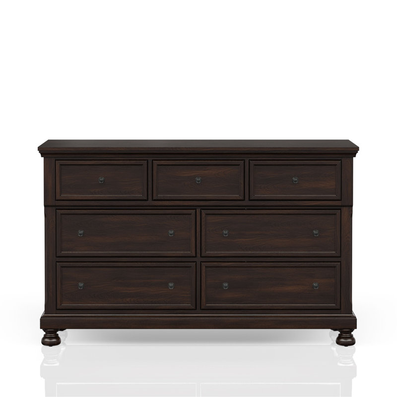 Commode à sept tiroirs