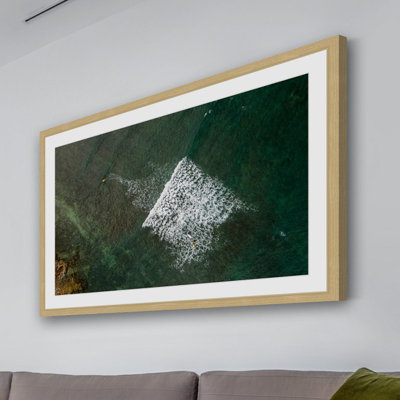"perdus dans les vagues" par karolis janulis, reproduction d’art encadrée