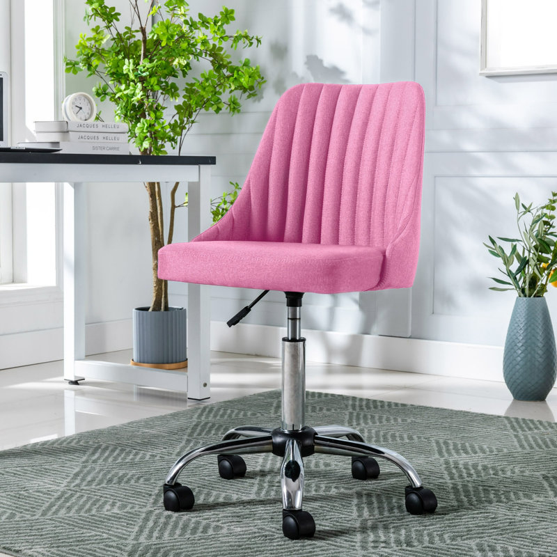 Chaise de bureau rembourrée en tissu avec base en chrome Beckah, Rose