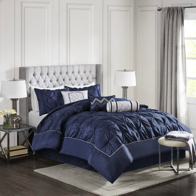 Ensemble de couette 7 pièces Navy King - Élégance et grâce : couette, taies d'oreiller, oreillers et cache-sommier. Entretien facile. Garnissage facile. Literie décorative inclus.