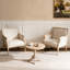 Chaise d'appoint française avec structure en bois traditionnelle, revêtement en lin et finition patinée pour une décoration intérieure intemporelle