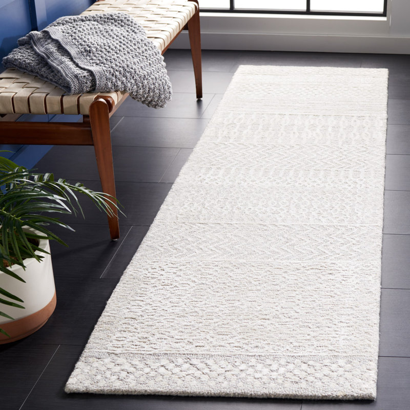 Lyly Hand Tufted Viscose/Wool Southwestern Rug in Gray/vory, Runner 2'3" x 8'