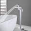 Robinet de baignoire autoportant à poignée simple 90 degrés avec pomme de douche à main-111704731