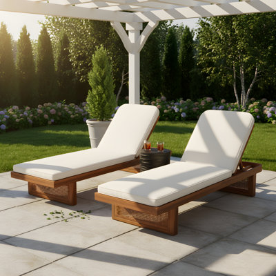 Ensemble de 2 chaises longues en bois d'acacia avec rotin en PE et table d'appoint en béton léger