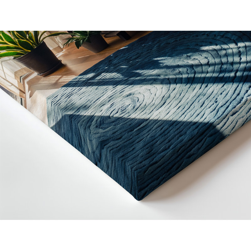 Toile, une douce lumière chaude traverse des rideaux transparents de couleur crème, diffusant des ombres complexes sur le plancher en chêne poli, art mural