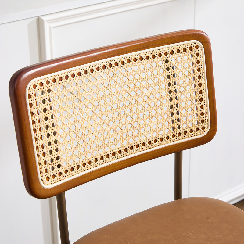 Tabouret de comptoir pivotant de style moderne Mid-Century de 26,2 po Anandi avec dossier en rotin de canne et structure en bois massif