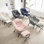 Chaise d'appoint moderne, douce et confortable avec repose-pieds, accoudoirs et poche latérale pour petits espaces
