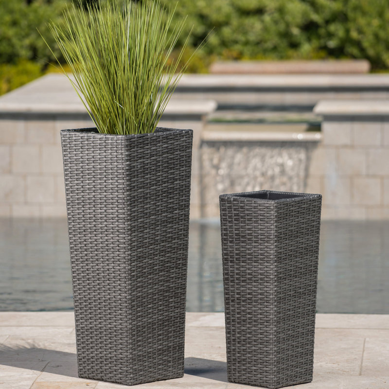 Pot de fleur - gris. Rendez votre patio élégant. 2 pots. Grand: 11,75 pouces de profondeur x largeur 31,90 de hauteur. Petit: 9,06 23,62 Aucun assemblage requis. Élégant et visuellement attrayant, donnez une touche de classe. Pots