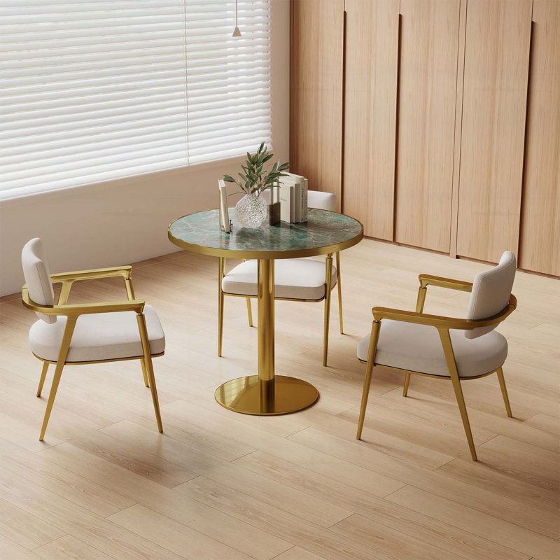 Table de salle à manger élégante avec plateau en faux marbre, structure en métal robuste, Green+Gold