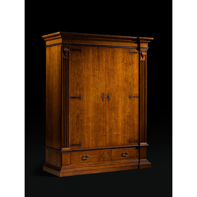 Armoire italienne en noyer massif avec quincaillerie en fer forgé à la main