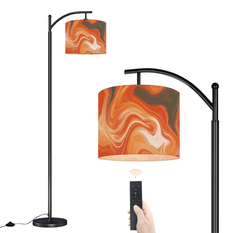 Lampe sur pied à arc Cette lampe abstraite présente un mélange de couleurs orange et gris tourbillonnantes avec des lumières DEL télécommandées. Abat-jour réglables.