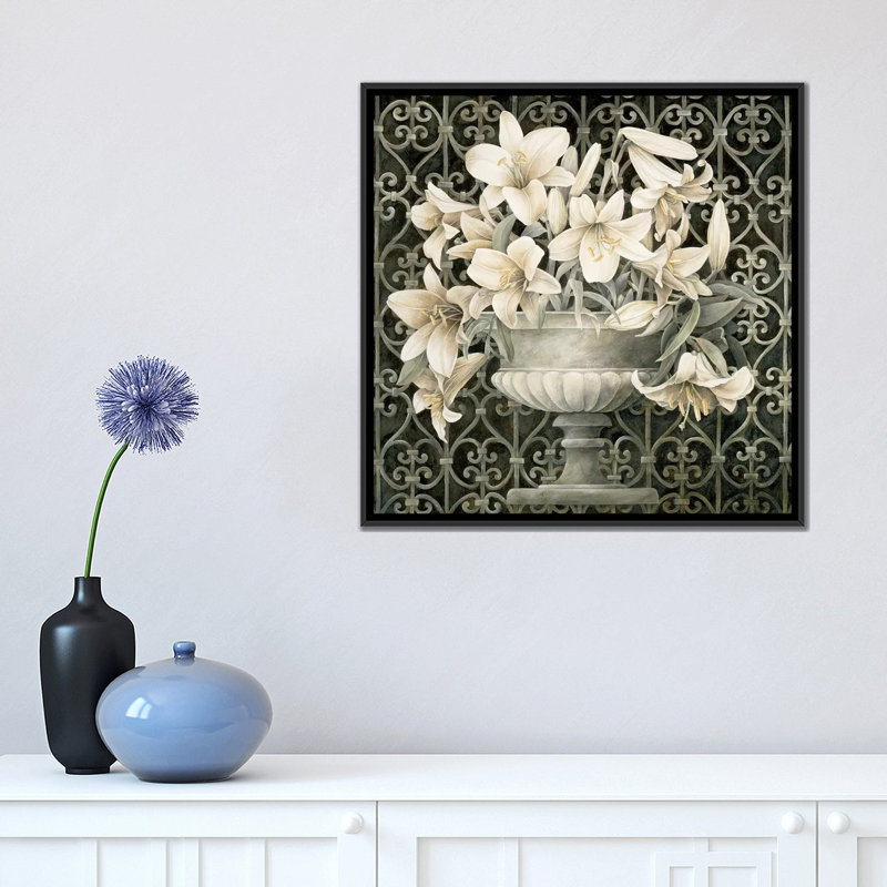 «Lilies In Urn», impression sur toile, H 18 po x l 18 po x P 1,5 po, Toile avec cadre noir, Pas de tapis
