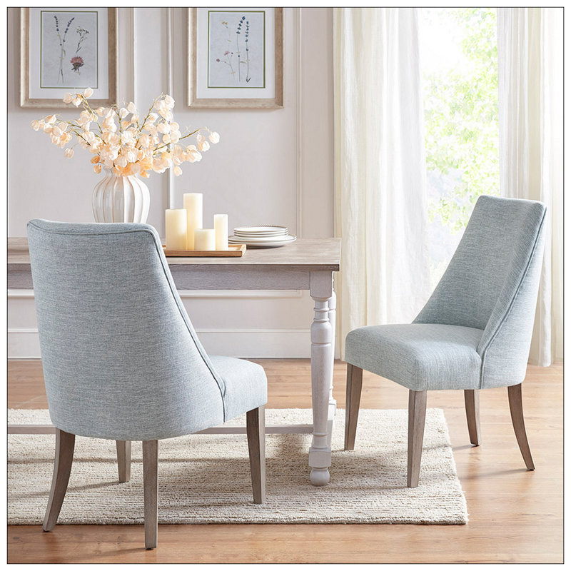 Ensemble de 2 charmantes chaises de salle à manger rembourrées avec des pieds en bois récupéré, parfait pour une maison de campagne et un décor moderne.