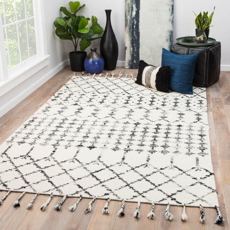 Esposito Geometric Area Rug in Ivory/Black, Rectangle 5' x 8'