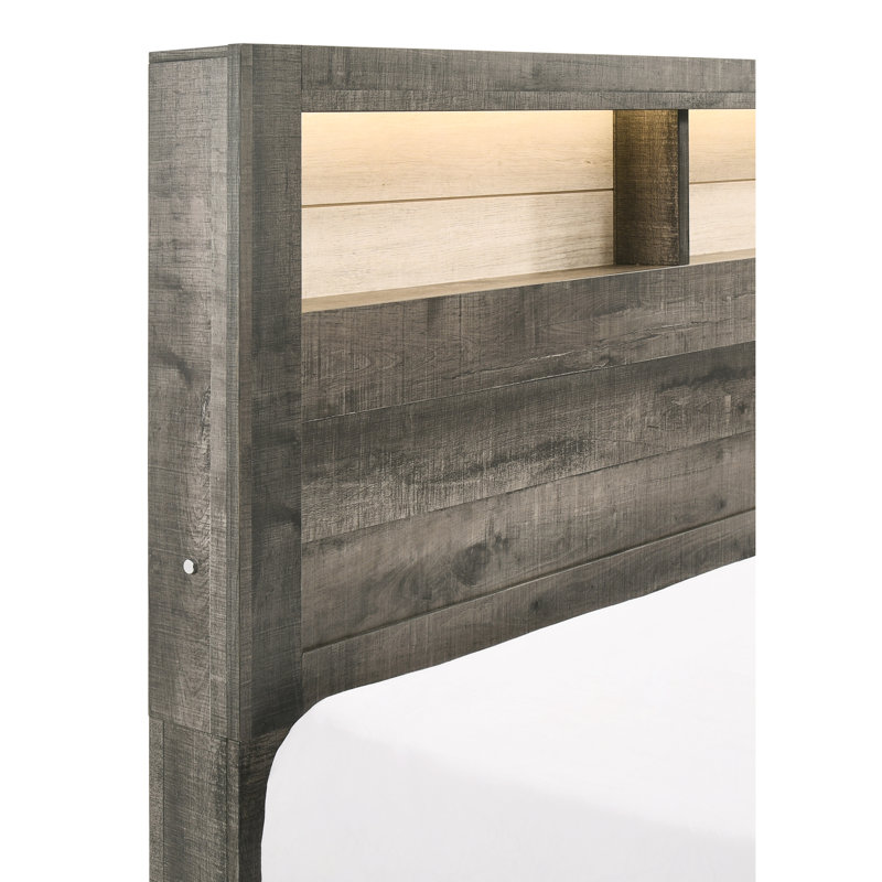 Lit plateforme très bas très grand avec tête de lit à planches et éclairage intégré, style beige gris, deux tablettes de rangement modernes
