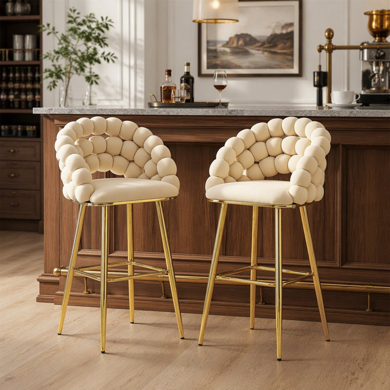 Ensemble de 2 tabourets de bar beige en velours avec chaînes dorées et pieds dorés, capitonnage moderne pour îlot de cuisine et bar pour la maison